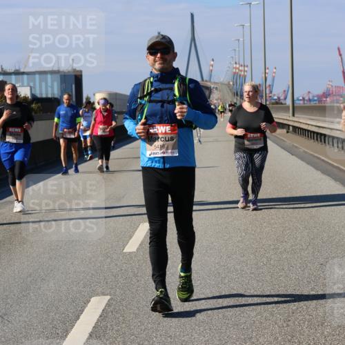 03.10.2025 - Köhlbrandbrückenlauf Strokosch-Dieckow http://msf.ph/oto/9166209 03.10.2025 13:18:19 Position 3 5416, 5415 meine-sportfotos.de