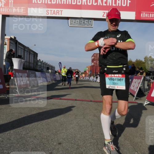 03.10.2025 - Köhlbrandbrückenlauf Matties Gatica Varas http://msf.ph/oto/9166210 03.10.2025 10:02:00 Ziel 1182, 1194, 1273, 1284, 1474, 1767, 2843, 2889, 3118, 3139, 3444 meine-sportfotos.de