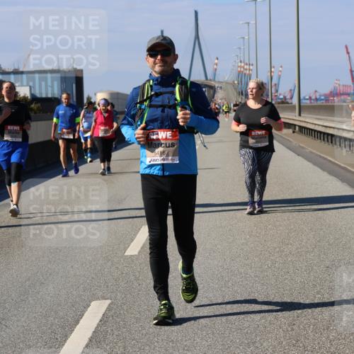 03.10.2025 - Köhlbrandbrückenlauf Strokosch-Dieckow http://msf.ph/oto/9166211 03.10.2025 13:18:20 Position 3 5416, 5415 meine-sportfotos.de