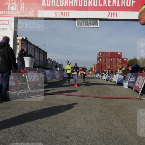 03.10.2025 - Köhlbrandbrückenlauf Matties Gatica Varas http://msf.ph/oto/9166212 03.10.2025 10:02:00 Ziel 1182, 1194, 1273, 1284, 1474, 1767, 2843, 2889, 3118, 3139, 3444 meine-sportfotos.de