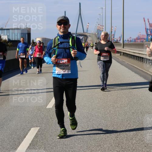 03.10.2025 - Köhlbrandbrückenlauf Strokosch-Dieckow http://msf.ph/oto/9166213 03.10.2025 13:18:20 Position 3 5416, 5415 meine-sportfotos.de
