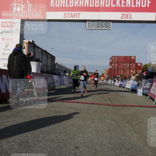 03.10.2025 - Köhlbrandbrückenlauf Matties Gatica Varas http://msf.ph/oto/9166214 03.10.2025 10:02:01 Ziel 1182, 1194, 1273, 1284, 1474, 1767, 2843, 2889, 3118, 3139, 3444 meine-sportfotos.de