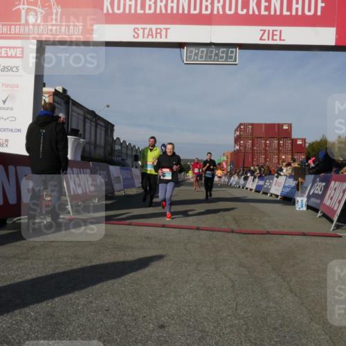 03.10.2025 - Köhlbrandbrückenlauf Matties Gatica Varas http://msf.ph/oto/9166215 03.10.2025 10:02:01 Ziel 1182, 1194, 1273, 1284, 1474, 1767, 2843, 2889, 3118, 3139, 3444 meine-sportfotos.de