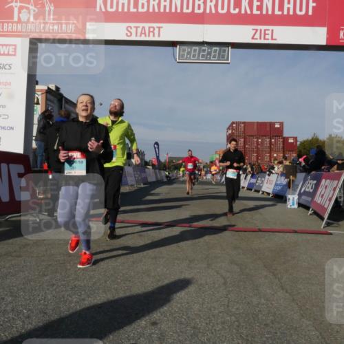 03.10.2025 - Köhlbrandbrückenlauf Matties Gatica Varas http://msf.ph/oto/9166222 03.10.2025 10:02:02 Ziel 1182, 1194, 1273, 1474, 1504, 1767, 2843, 2889, 3118, 3139, 3444 meine-sportfotos.de