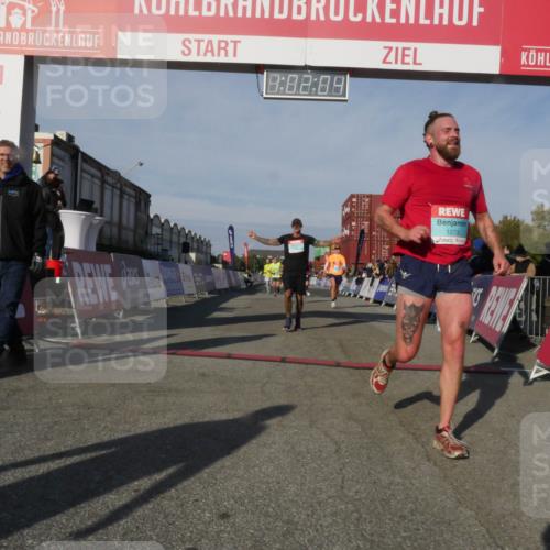 03.10.2025 - Köhlbrandbrückenlauf Matties Gatica Varas http://msf.ph/oto/9166235 03.10.2025 10:02:06 Ziel 1182, 1194, 1205, 1280, 1380, 1474, 1504, 2843, 3118, 3139, 3165, 3444 meine-sportfotos.de