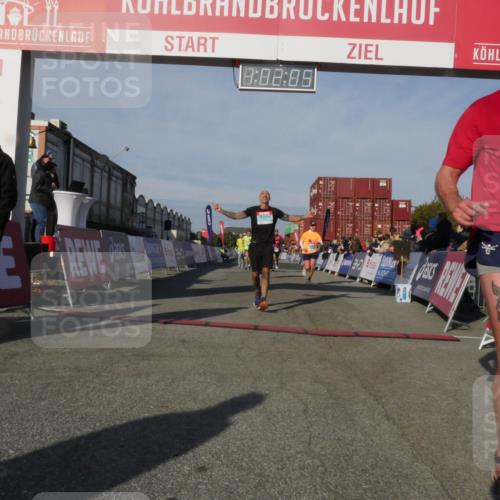03.10.2025 - Köhlbrandbrückenlauf Matties Gatica Varas http://msf.ph/oto/9166237 03.10.2025 10:02:06 Ziel 1182, 1194, 1205, 1280, 1380, 1474, 1504, 2843, 3118, 3139, 3165, 3444 meine-sportfotos.de