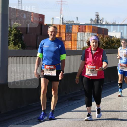 03.10.2025 - Köhlbrandbrückenlauf Strokosch-Dieckow http://msf.ph/oto/9166243 03.10.2025 13:18:27 Position 3 6468, 6469, 5990 meine-sportfotos.de