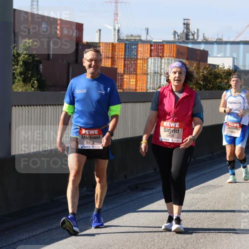 03.10.2025 - Köhlbrandbrückenlauf Strokosch-Dieckow http://msf.ph/oto/9166247 03.10.2025 13:18:27 Position 3 6468, 6469, 5990 meine-sportfotos.de