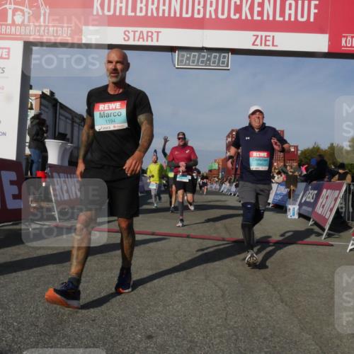 03.10.2025 - Köhlbrandbrückenlauf Matties Gatica Varas http://msf.ph/oto/9166249 03.10.2025 10:02:10 Ziel 1182, 1205, 1280, 1292, 1357, 1380, 1504, 3118, 3139, 3165, 3444, 3495 meine-sportfotos.de