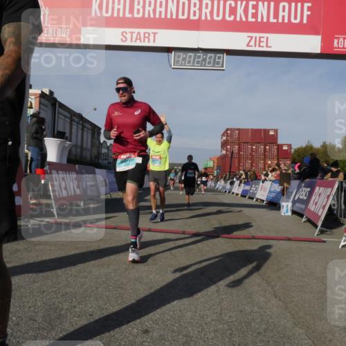 03.10.2025 - Köhlbrandbrückenlauf Matties Gatica Varas http://msf.ph/oto/9166253 03.10.2025 10:02:11 Ziel 1182, 1205, 1280, 1292, 1357, 1380, 1504, 1966, 3139, 3165, 3444, 3495 meine-sportfotos.de