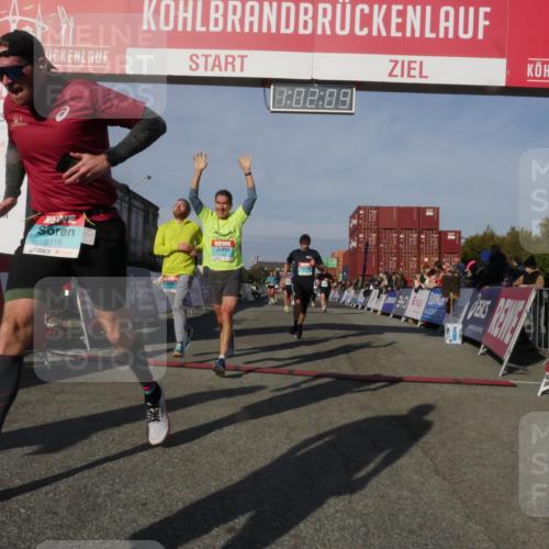 03.10.2025 - Köhlbrandbrückenlauf Matties Gatica Varas http://msf.ph/oto/9166254 03.10.2025 10:02:11 Ziel 1182, 1205, 1280, 1292, 1357, 1380, 1504, 1966, 3139, 3165, 3444, 3495 meine-sportfotos.de