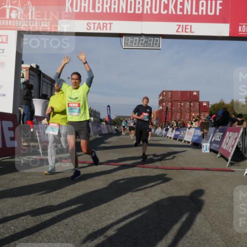 03.10.2025 - Köhlbrandbrückenlauf Matties Gatica Varas http://msf.ph/oto/9166256 03.10.2025 10:02:12 Ziel 1205, 1280, 1292, 1357, 1380, 1493, 1504, 1966, 3139, 3165, 3495 meine-sportfotos.de