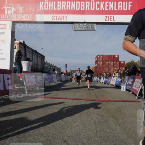 03.10.2025 - Köhlbrandbrückenlauf Matties Gatica Varas http://msf.ph/oto/9166261 03.10.2025 10:02:13 Ziel 1205, 1280, 1292, 1357, 1380, 1493, 1504, 1966, 3165, 3495 meine-sportfotos.de
