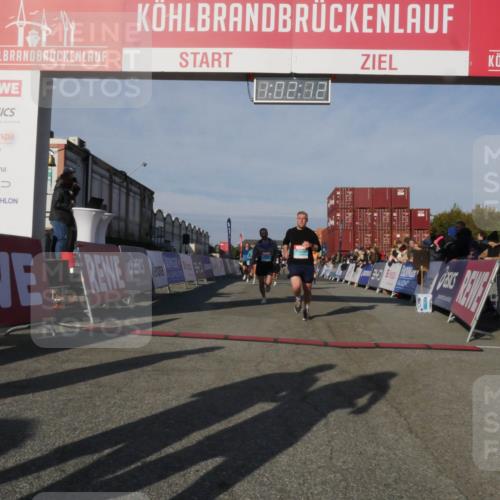 03.10.2025 - Köhlbrandbrückenlauf Matties Gatica Varas http://msf.ph/oto/9166263 03.10.2025 10:02:14 Ziel 1205, 1219, 1280, 1292, 1357, 1380, 1493, 1504, 1966, 3165, 3495 meine-sportfotos.de