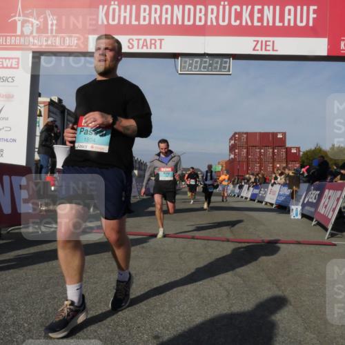03.10.2025 - Köhlbrandbrückenlauf Matties Gatica Varas http://msf.ph/oto/9166269 03.10.2025 10:02:15 Ziel 1205, 1219, 1280, 1292, 1357, 1380, 1493, 1966, 3165, 3495 meine-sportfotos.de