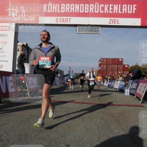 03.10.2025 - Köhlbrandbrückenlauf Matties Gatica Varas http://msf.ph/oto/9166272 03.10.2025 10:02:16 Ziel 1205, 1219, 1280, 1292, 1357, 1493, 1966, 3165, 3495, 3806 meine-sportfotos.de