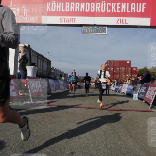 03.10.2025 - Köhlbrandbrückenlauf Matties Gatica Varas http://msf.ph/oto/9166274 03.10.2025 10:02:16 Ziel 1205, 1219, 1280, 1292, 1357, 1493, 1966, 3165, 3495, 3806 meine-sportfotos.de
