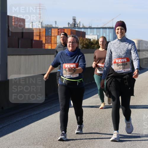 03.10.2025 - Köhlbrandbrückenlauf Strokosch-Dieckow http://msf.ph/oto/9166276 03.10.2025 13:18:40 Position 3 5620, 5613 meine-sportfotos.de