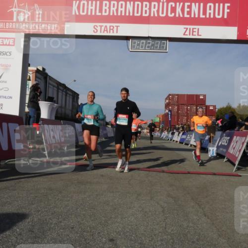 03.10.2025 - Köhlbrandbrückenlauf Matties Gatica Varas http://msf.ph/oto/9166282 03.10.2025 10:02:18 Ziel 1205, 1219, 1280, 1292, 1357, 1493, 1966, 2849, 3316, 3495, 3806 meine-sportfotos.de