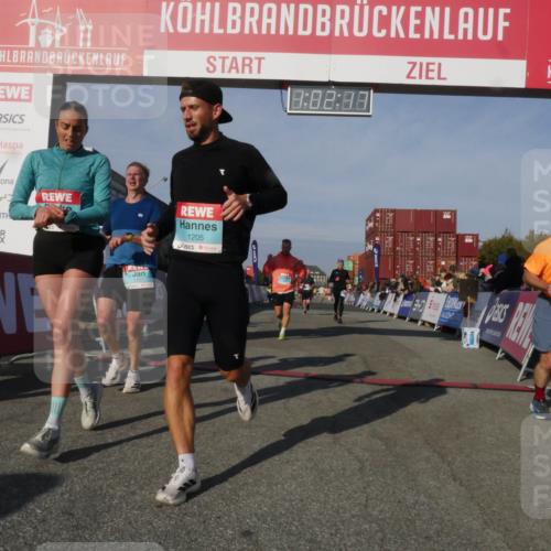 03.10.2025 - Köhlbrandbrückenlauf Matties Gatica Varas http://msf.ph/oto/9166286 03.10.2025 10:02:19 Ziel 1219, 1292, 1357, 1493, 1966, 2849, 3316, 3495, 3806 meine-sportfotos.de