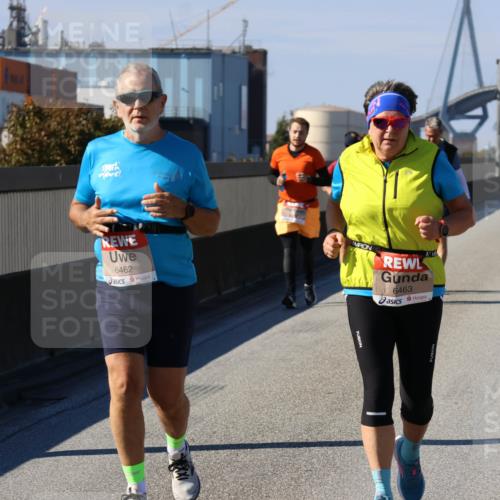 03.10.2025 - Köhlbrandbrückenlauf Strokosch-Dieckow http://msf.ph/oto/9166312 03.10.2025 13:19:01 Position 3 6462, 6463 meine-sportfotos.de