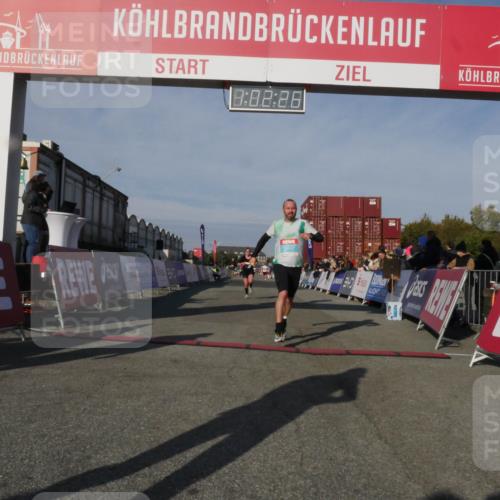 03.10.2025 - Köhlbrandbrückenlauf Matties Gatica Varas http://msf.ph/oto/9166320 03.10.2025 10:02:28 Ziel 1144, 1776, 2849, 3224, 3316, 3806 meine-sportfotos.de