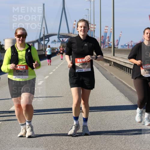 03.10.2025 - Köhlbrandbrückenlauf Strokosch-Dieckow http://msf.ph/oto/9166336 03.10.2025 13:19:08 Position 3 5228, 5232, 5257, 5351 meine-sportfotos.de