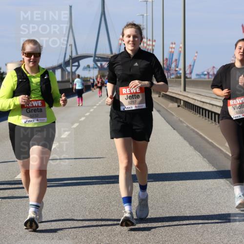 03.10.2025 - Köhlbrandbrückenlauf Strokosch-Dieckow http://msf.ph/oto/9166341 03.10.2025 13:19:08 Position 3 5228, 5232, 5257, 5351 meine-sportfotos.de