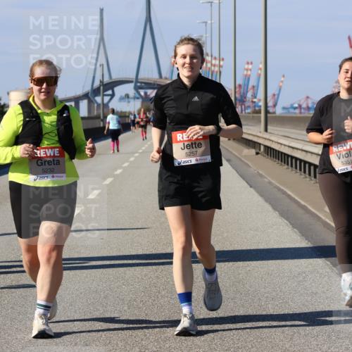03.10.2025 - Köhlbrandbrückenlauf Strokosch-Dieckow http://msf.ph/oto/9166344 03.10.2025 13:19:09 Position 3 36, 5228, 5232, 5257, 5351 meine-sportfotos.de