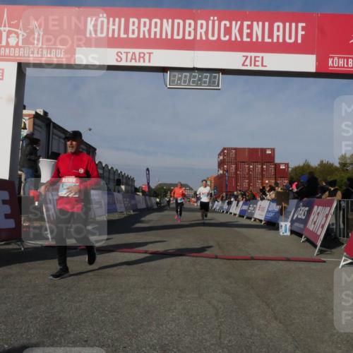 03.10.2025 - Köhlbrandbrückenlauf Matties Gatica Varas http://msf.ph/oto/9166356 03.10.2025 10:02:38 Ziel 1130, 1311, 1595, 1878, 3111, 3331 meine-sportfotos.de