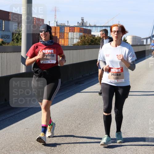 03.10.2025 - Köhlbrandbrückenlauf Strokosch-Dieckow http://msf.ph/oto/9166361 03.10.2025 13:19:13 Position 3 5464, 361, 5228 meine-sportfotos.de