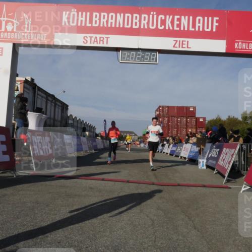 03.10.2025 - Köhlbrandbrückenlauf Matties Gatica Varas http://msf.ph/oto/9166362 03.10.2025 10:02:40 Ziel 1130, 1311, 1595, 1878, 3111, 3331 meine-sportfotos.de