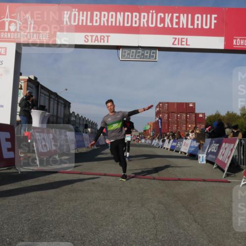03.10.2025 - Köhlbrandbrückenlauf Matties Gatica Varas http://msf.ph/oto/9166389 03.10.2025 10:02:47 Ziel 1045, 1123, 1130, 1311, 3227 meine-sportfotos.de