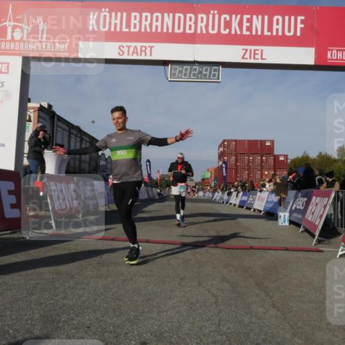 03.10.2025 - Köhlbrandbrückenlauf Matties Gatica Varas http://msf.ph/oto/9166391 03.10.2025 10:02:48 Ziel 1045, 1123, 1130, 3227 meine-sportfotos.de
