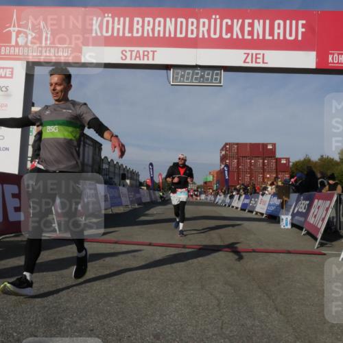 03.10.2025 - Köhlbrandbrückenlauf Matties Gatica Varas http://msf.ph/oto/9166393 03.10.2025 10:02:48 Ziel 1045, 1123, 1130, 3227 meine-sportfotos.de