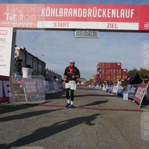 03.10.2025 - Köhlbrandbrückenlauf Matties Gatica Varas http://msf.ph/oto/9166397 03.10.2025 10:02:49 Ziel 1045, 1123, 1130, 3227 meine-sportfotos.de