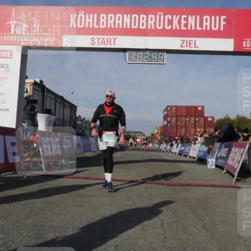 03.10.2025 - Köhlbrandbrückenlauf Matties Gatica Varas http://msf.ph/oto/9166399 03.10.2025 10:02:49 Ziel 1045, 1123, 1130, 3227 meine-sportfotos.de