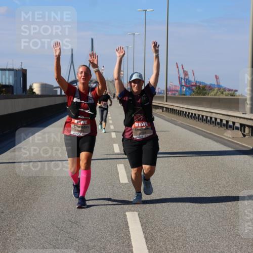 03.10.2025 - Köhlbrandbrückenlauf Strokosch-Dieckow http://msf.ph/oto/9166421 03.10.2025 13:19:45 Position 3 6135, 6134 meine-sportfotos.de