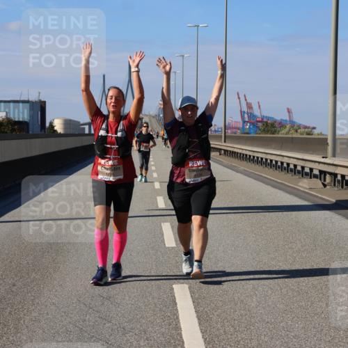 03.10.2025 - Köhlbrandbrückenlauf Strokosch-Dieckow http://msf.ph/oto/9166425 03.10.2025 13:19:45 Position 3 6135, 6134 meine-sportfotos.de
