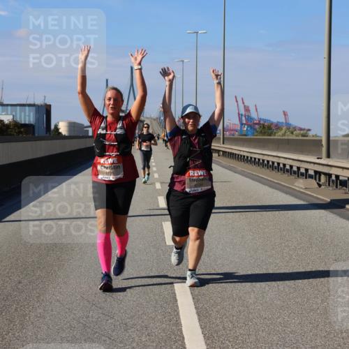 03.10.2025 - Köhlbrandbrückenlauf Strokosch-Dieckow http://msf.ph/oto/9166428 03.10.2025 13:19:45 Position 3 6135, 6134 meine-sportfotos.de