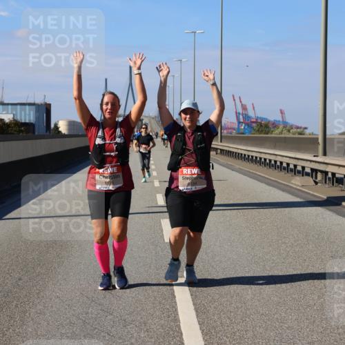 03.10.2025 - Köhlbrandbrückenlauf Strokosch-Dieckow http://msf.ph/oto/9166431 03.10.2025 13:19:46 Position 3 6135, 6134 meine-sportfotos.de