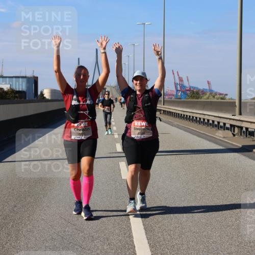 03.10.2025 - Köhlbrandbrückenlauf Strokosch-Dieckow http://msf.ph/oto/9166433 03.10.2025 13:19:46 Position 3 6135, 6134 meine-sportfotos.de