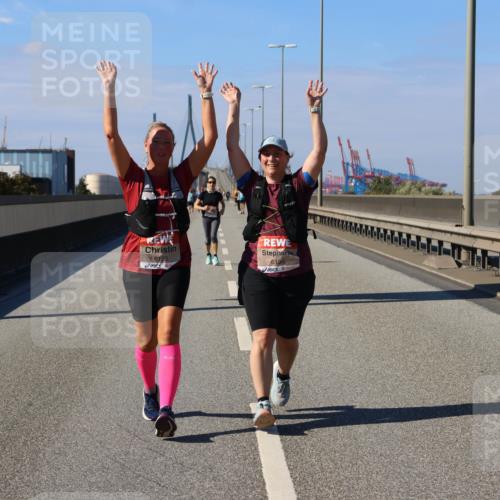 03.10.2025 - Köhlbrandbrückenlauf Strokosch-Dieckow http://msf.ph/oto/9166436 03.10.2025 13:19:46 Position 3 6135, 6134 meine-sportfotos.de