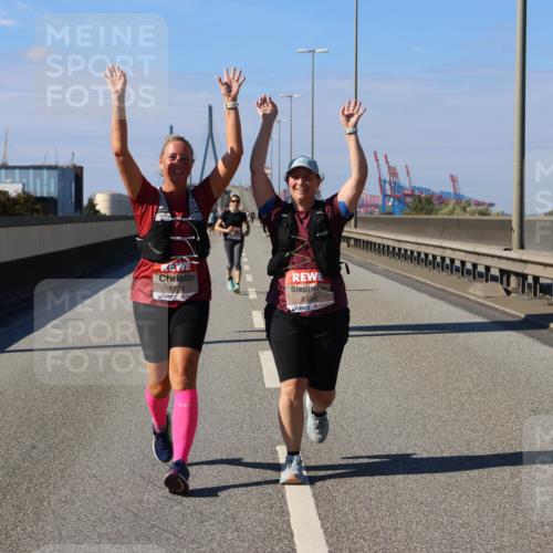 03.10.2025 - Köhlbrandbrückenlauf Strokosch-Dieckow http://msf.ph/oto/9166439 03.10.2025 13:19:46 Position 3 6135, 6134 meine-sportfotos.de
