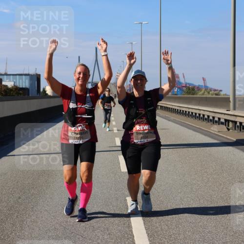 03.10.2025 - Köhlbrandbrückenlauf Strokosch-Dieckow http://msf.ph/oto/9166444 03.10.2025 13:19:46 Position 3 6135, 6134 meine-sportfotos.de