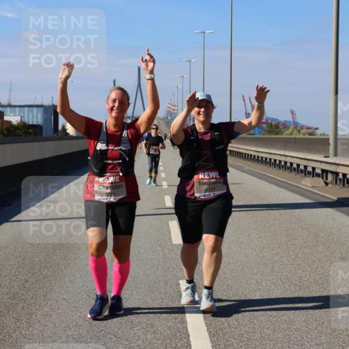 03.10.2025 - Köhlbrandbrückenlauf Strokosch-Dieckow http://msf.ph/oto/9166446 03.10.2025 13:19:46 Position 3 6135, 6134 meine-sportfotos.de