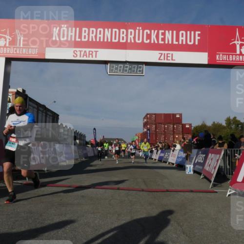 03.10.2025 - Köhlbrandbrückenlauf Matties Gatica Varas http://msf.ph/oto/9166490 03.10.2025 10:03:13 Ziel 1072, 1088, 1091, 1111, 1116, 1173, 1198, 1313, 1321, 1334, 1560, 1836, 1931, 3196, 3305, 3655 meine-sportfotos.de