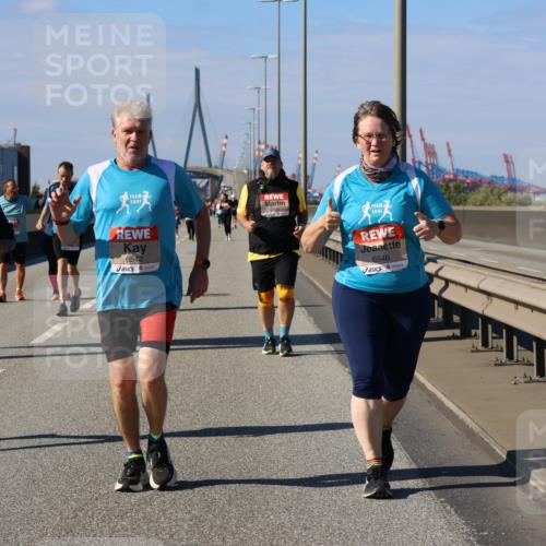 03.10.2025 - Köhlbrandbrückenlauf Strokosch-Dieckow http://msf.ph/oto/9166509 03.10.2025 13:20:23 Position 3 6542, 6546 meine-sportfotos.de
