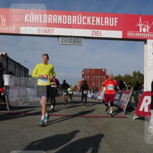 03.10.2025 - Köhlbrandbrückenlauf Matties Gatica Varas http://msf.ph/oto/9166521 03.10.2025 10:03:21 Ziel 1072, 1198, 1207, 1682, 1836, 1931, 2995, 2998, 3305, 3655, 3802 meine-sportfotos.de