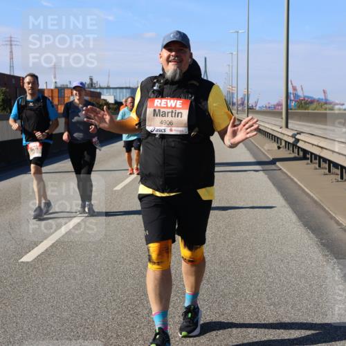 03.10.2025 - Köhlbrandbrückenlauf Strokosch-Dieckow http://msf.ph/oto/9166529 03.10.2025 13:20:28 Position 3 2, 7, 18, 4906 meine-sportfotos.de